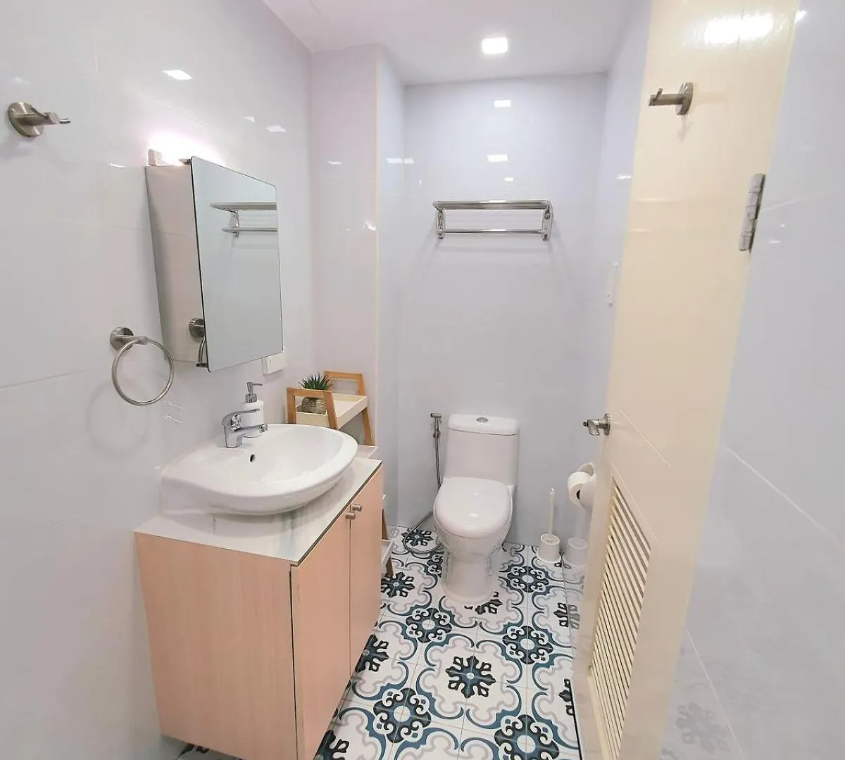 Lovely, Cozy One Bedroom with Wi-fi Pool in Pasig Manila 0*,  Philippines